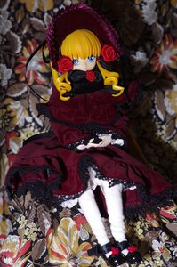 Rating: Safe Score: 0 Tags: 1girl blonde_hair blue_eyes blurry blurry_foreground bonnet bow depth_of_field doll dress flower long_hair red_dress red_flower red_rose rose shinku solo User: admin