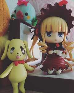 Rating: Safe Score: 0 Tags: 1girl blonde_hair blue_eyes doll dress flower food hat shinku sitting solo User: admin