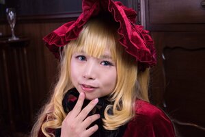 Rating: Safe Score: 0 Tags: 1girl bangs blonde_hair blue_eyes flower indoors lips long_hair looking_at_viewer rose shinku smile solo User: admin