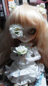 Rating: Safe Score: 0 Tags: 1girl bangs bouquet doll dress flower kirakishou lips long_hair looking_at_viewer rose solo white_flower white_rose User: admin