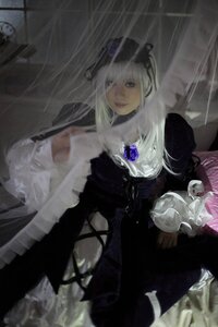 Rating: Safe Score: 0 Tags: 1girl black_dress dress flower frills hat lips long_hair rain rose solo suigintou white_hair User: admin