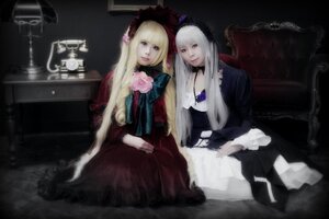 Rating: Safe Score: 0 Tags: 2girls black_dress blonde_hair dress flower lolita_fashion long_hair long_sleeves looking_at_viewer multiple_cosplay multiple_girls red_dress red_eyes rose shinku sitting tagme User: admin