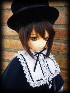 Rating: Safe Score: 0 Tags: 1girl bangs brown_hair closed_mouth doll frills green_eyes hat heterochromia long_sleeves looking_at_viewer short_hair solo souseiseki upper_body User: admin