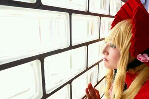 Rating: Safe Score: 0 Tags: 1girl blonde_hair blue_eyes bonnet flower lips long_hair profile red_dress rose shinku solo User: admin