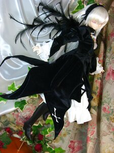 Rating: Safe Score: 0 Tags: 1girl black_dress doll dress flower full_body hairband long_hair long_sleeves looking_at_viewer purple_eyes rose silver_hair solo standing suigintou wings User: admin