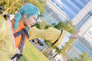 Rating: Safe Score: 0 Tags: 1girl blue_hair blurry blurry_background day depth_of_field hatsune_miku kanaria outdoors photo solo yellow_dress User: admin