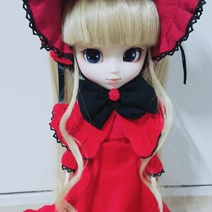 Rating: Safe Score: 0 Tags: 1girl bangs blonde_hair blue_eyes bonnet bow bowtie closed_mouth doll dress flower long_hair long_sleeves looking_at_viewer photo red_dress rose shinku solo upper_body User: admin