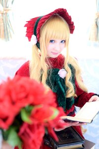 Rating: Safe Score: 0 Tags: 1girl bangs blonde_hair blue_eyes blurry blurry_background blurry_foreground bonnet depth_of_field flower headphones long_hair looking_at_viewer outstretched_arm outstretched_hand photo red_flower red_rose rose shinku solo User: admin