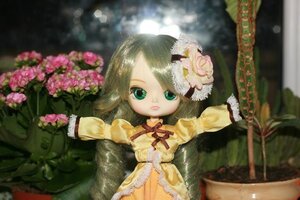 Rating: Safe Score: 0 Tags: 1girl blurry depth_of_field doll dress flower green_eyes green_hair hair_flower hair_ornament kanaria long_sleeves looking_at_viewer pink_flower ribbon solo yellow_dress User: admin