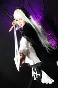 Rating: Safe Score: 0 Tags: 1girl chain hairband long_hair long_sleeves looking_at_viewer looking_back solo standing suigintou sword very_long_hair weapon white_hair User: admin
