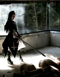Rating: Safe Score: 0 Tags: 1girl black_hair katana long_hair solo standing suigintou sword weapon User: admin