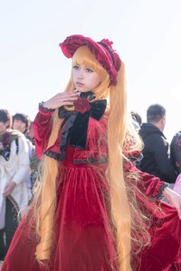 Rating: Safe Score: 0 Tags: 1girl blonde_hair blue_eyes blurry blurry_background blurry_foreground bonnet depth_of_field dress flower hat long_hair looking_at_viewer red_dress rose shinku solo solo_focus very_long_hair User: admin