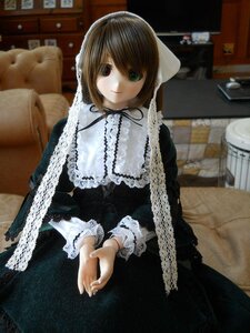 Rating: Safe Score: 0 Tags: 1girl black_dress brown_hair doll dress frills gothic_lolita green_eyes indoors lolita_fashion long_sleeves looking_at_viewer smile solo suiseiseki User: admin