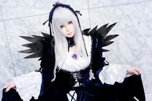 Rating: Safe Score: 0 Tags: 1girl black_dress black_wings cross-laced_clothes detached_collar dress flower frills hairband long_hair long_sleeves looking_at_viewer nail_polish rose silver_hair skirt_hold solo suigintou wings User: admin