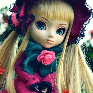 Rating: Safe Score: 0 Tags: 1girl bangs blonde_hair blue_eyes bow doll eyelashes flower hair_bow hat lips long_hair looking_at_viewer pink_rose red_flower red_rose rose shinku solo upper_body User: admin