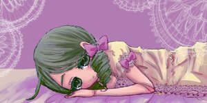 Rating: Safe Score: 0 Tags: 1girl bow dress green_eyes green_hair hair_bow image kanaria looking_at_viewer lying on_side pink_bow purple_background solo User: admin