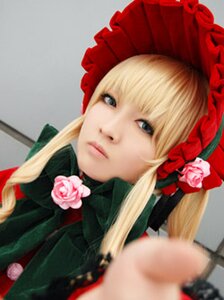 Rating: Safe Score: 0 Tags: 1girl bangs blonde_hair blue_eyes blurry bonnet depth_of_field flower hat lips long_hair looking_at_viewer photo pink_flower pink_rose red_rose rose shinku simple_background solo User: admin