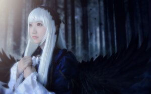 Rating: Safe Score: 0 Tags: 1girl angel_wings bangs black_feathers black_wings blurry closed_mouth depth_of_field feathered_wings feathers hairband lips long_hair long_sleeves red_eyes solo suigintou upper_body white_hair white_wings wings User: admin