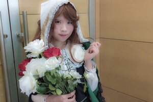 Rating: Safe Score: 0 Tags: 1girl blue_eyes bouquet brown_hair flower holding_bouquet indoors lips photo red_flower red_rose rose solo suiseiseki upper_body User: admin