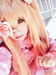 Rating: Safe Score: 0 Tags: 1girl blonde_hair bow brown_eyes close-up flower kirakishou lips long_hair looking_at_viewer pink_flower pink_rose rose smile solo white_rose User: admin