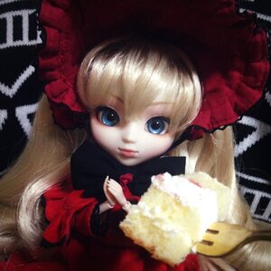 Rating: Safe Score: 0 Tags: 1girl bangs blonde_hair blue_eyes bow bowtie closed_mouth doll dress hat long_hair long_sleeves looking_at_viewer photo red_bow shinku smile solo User: admin
