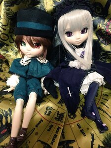 Rating: Safe Score: 0 Tags: 2girls boots doll dress frills green_eyes hat heterochromia long_hair looking_at_viewer multiple_dolls multiple_girls red_eyes sitting smile souseiseki suigintou tagme top_hat twins User: admin