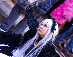 Rating: Safe Score: 0 Tags: 1girl bangs blurry blurry_background blurry_foreground depth_of_field gloves lips long_hair long_sleeves photo sitting solo suigintou User: admin