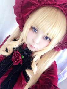 Rating: Safe Score: 0 Tags: 1girl bangs blonde_hair blue_eyes bonnet closed_mouth eyelashes flower hat lips long_hair looking_at_viewer pink_flower pink_rose red_flower red_rose rose shinku solo upper_body User: admin