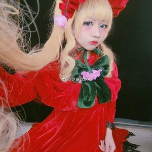 Rating: Safe Score: 0 Tags: 1girl bangs blonde_hair blue_eyes bow dress flower lips long_hair looking_at_viewer photo red_dress red_flower red_rose rose shinku solo User: admin