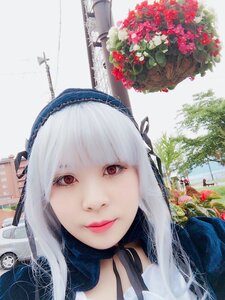 Rating: Safe Score: 0 Tags: 1girl bangs building closed_mouth flower hairband lips long_hair looking_at_viewer portrait red_eyes ribbon rose solo suigintou User: admin