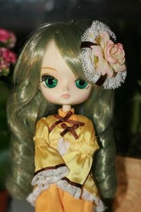 Rating: Safe Score: 0 Tags: 1girl blurry blurry_foreground depth_of_field doll dress flower green_eyes green_hair hair_flower hair_ornament kanaria long_hair long_sleeves looking_at_viewer rose solo yellow_dress User: admin