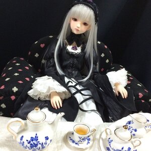 Rating: Safe Score: 0 Tags: 1girl bangs black_background black_dress black_eyes closed_mouth cup doll dress flower frills gothic_lolita hairband lolita_fashion long_hair long_sleeves looking_at_viewer petals saucer sitting solo suigintou tea teacup teapot very_long_hair User: admin
