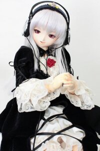 Rating: Safe Score: 0 Tags: 1girl 3d blurry depth_of_field doll dress flower frills joints lace long_hair long_sleeves looking_at_viewer rose silver_hair solo suigintou User: admin