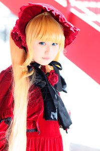 Rating: Safe Score: 0 Tags: 1girl bangs blonde_hair blue_eyes bonnet flower lips long_hair red_flower red_rose rose shinku solo User: admin