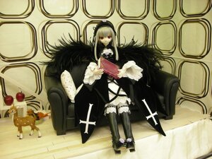 Rating: Safe Score: 0 Tags: 1girl apple boots doll dress flower food frills fruit gothic_lolita hairband lolita_fashion long_hair long_sleeves red_eyes rose solo suigintou wings User: admin