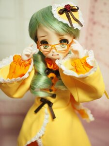 Rating: Safe Score: 0 Tags: 1girl blurry doll dress frills glasses hat kanaria long_sleeves ribbon solo tears yellow_dress User: admin