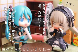 Rating: Safe Score: 0 Tags: 2girls >_< blue_eyes blue_hair chibi closed_eyes crossover doll food long_hair microphone multiple_girls open_mouth solo suigintou thighhighs twintails User: admin