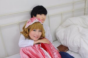 Rating: Safe Score: 0 Tags: 1boy 1girl bangs black_hair blonde_hair blue_eyes hinaichigo indoors lips looking_at_viewer nose pajamas pillow realistic smile solo User: admin