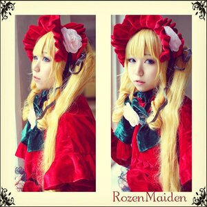 Rating: Safe Score: 0 Tags: 1girl blonde_hair blue_eyes bonnet bow flower frame lips long_hair looking_at_viewer photo realistic red_lips rose shinku solo User: admin