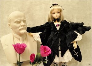 Rating: Safe Score: 0 Tags: 1boy 1girl blonde_hair doll dress flower ribbon solo suigintou User: admin