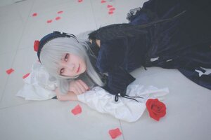 Rating: Safe Score: 0 Tags: 1girl black_dress closed_mouth dress flower gothic_lolita hairband lips lolita_fashion long_sleeves looking_at_viewer lying on_side petals red_flower red_rose rose rose_petals solo suigintou User: admin