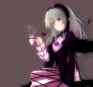 Rating: Safe Score: 0 Tags: 1girl cup dress flower frills hairband holding image long_hair long_sleeves looking_at_viewer pink_eyes rose silver_hair solo suigintou teacup wings User: admin