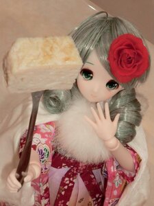 Rating: Safe Score: 0 Tags: 1girl blurry depth_of_field doll floral_print flower green_eyes hair_flower hair_ornament kanaria long_sleeves red_flower red_rose rose solo upper_body User: admin