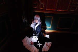 Rating: Safe Score: 0 Tags: 1girl blood dress indoors long_hair sitting solo suigintou User: admin