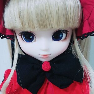 Rating: Safe Score: 0 Tags: 1girl bangs blonde_hair blue_eyes closed_mouth doll eyelashes face flower hat lips long_hair looking_at_viewer portrait red_flower red_rose rose shinku smile solo top_hat User: admin