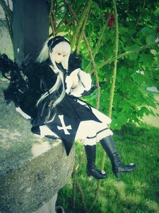 Rating: Safe Score: 0 Tags: 1girl black_footwear boots doll dress forest grass long_hair nature outdoors solo standing suigintou traditional_media tree User: admin