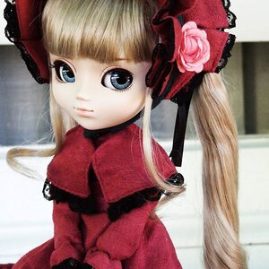 Rating: Safe Score: 0 Tags: 1girl bangs blonde_hair blue_eyes blunt_bangs bonnet bow closed_mouth doll flower hat long_hair looking_at_viewer red_flower red_rose rose shinku solo upper_body User: admin