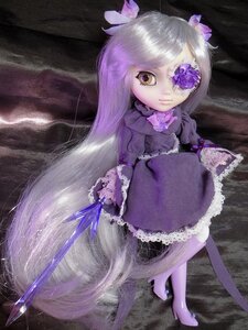 Rating: Safe Score: 0 Tags: 1girl barasuishou doll dress eyepatch flower frills hair_ornament long_hair purple_flower solo very_long_hair weapon yellow_eyes User: admin