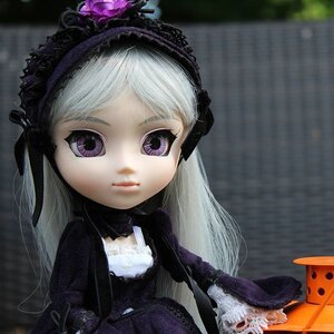 Rating: Safe Score: 0 Tags: 1girl bangs closed_mouth doll dress flower frills gothic_lolita hairband lolita_fashion lolita_hairband long_hair long_sleeves looking_at_viewer purple_eyes rain silver_hair solo suigintou upper_body User: admin