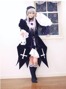 Rating: Safe Score: 0 Tags: 1girl black_wings boots dress flower frills full_body hairband long_hair long_sleeves looking_at_viewer rose silver_hair solo standing suigintou wings User: admin